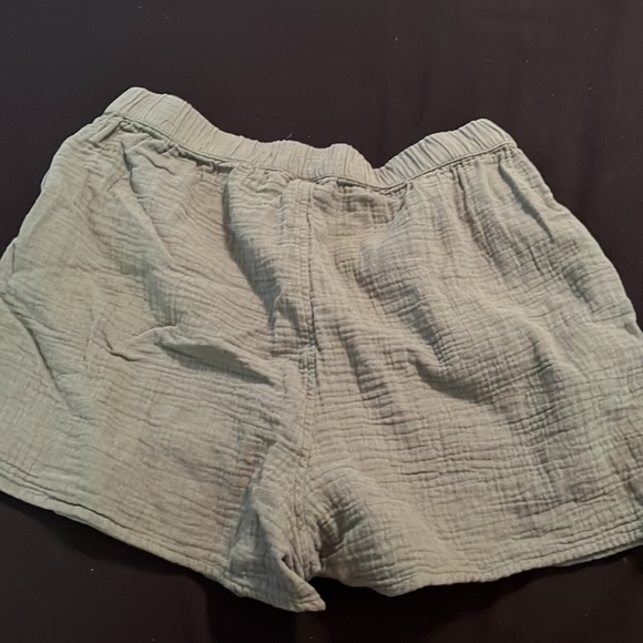 Universal Thread Shorts - Picture 2 of 4